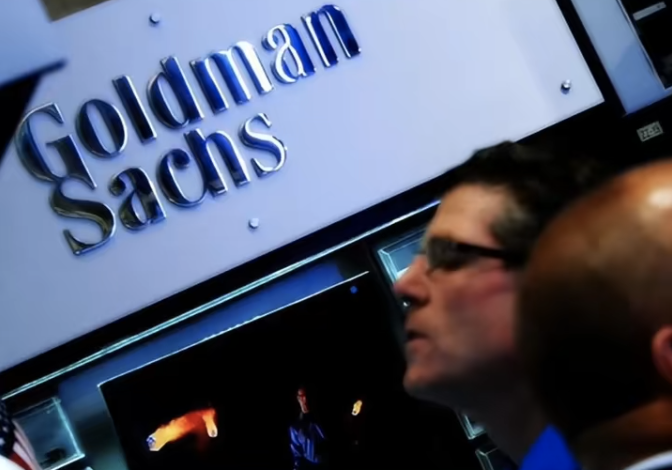 골드만삭스는 한 달도 채 안 되는 기간 동안 투자자들에게 HALO 개념을 적극적으로 홍보하던 입장에서 갑자기 방향을 전환하는 이례적인 전략적 행보를 보였습니다.