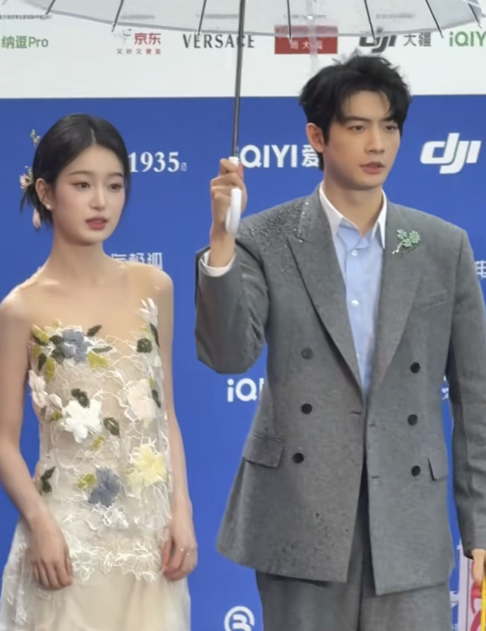 偷偷藏不住 红毯